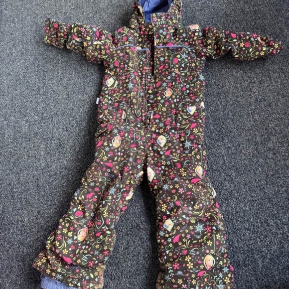 This Burton snowsuit dry ride is rare and hard to find. Frozen Disney print - Picture 6 of 7